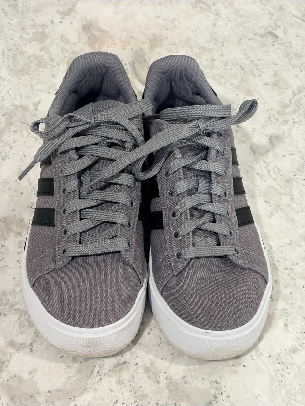 Unisex Gray Canvas Adidas. Daily 4.0. Size 6 men. Size 7 women. Like new.